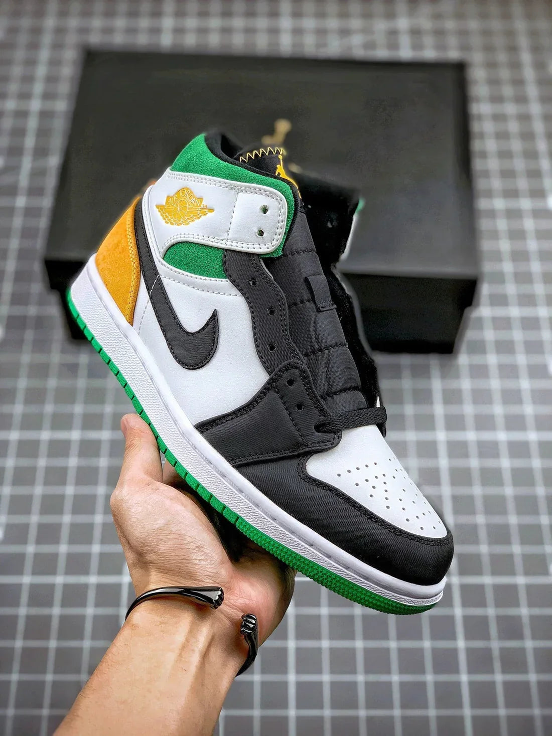 AIR JORDAN 1 MID